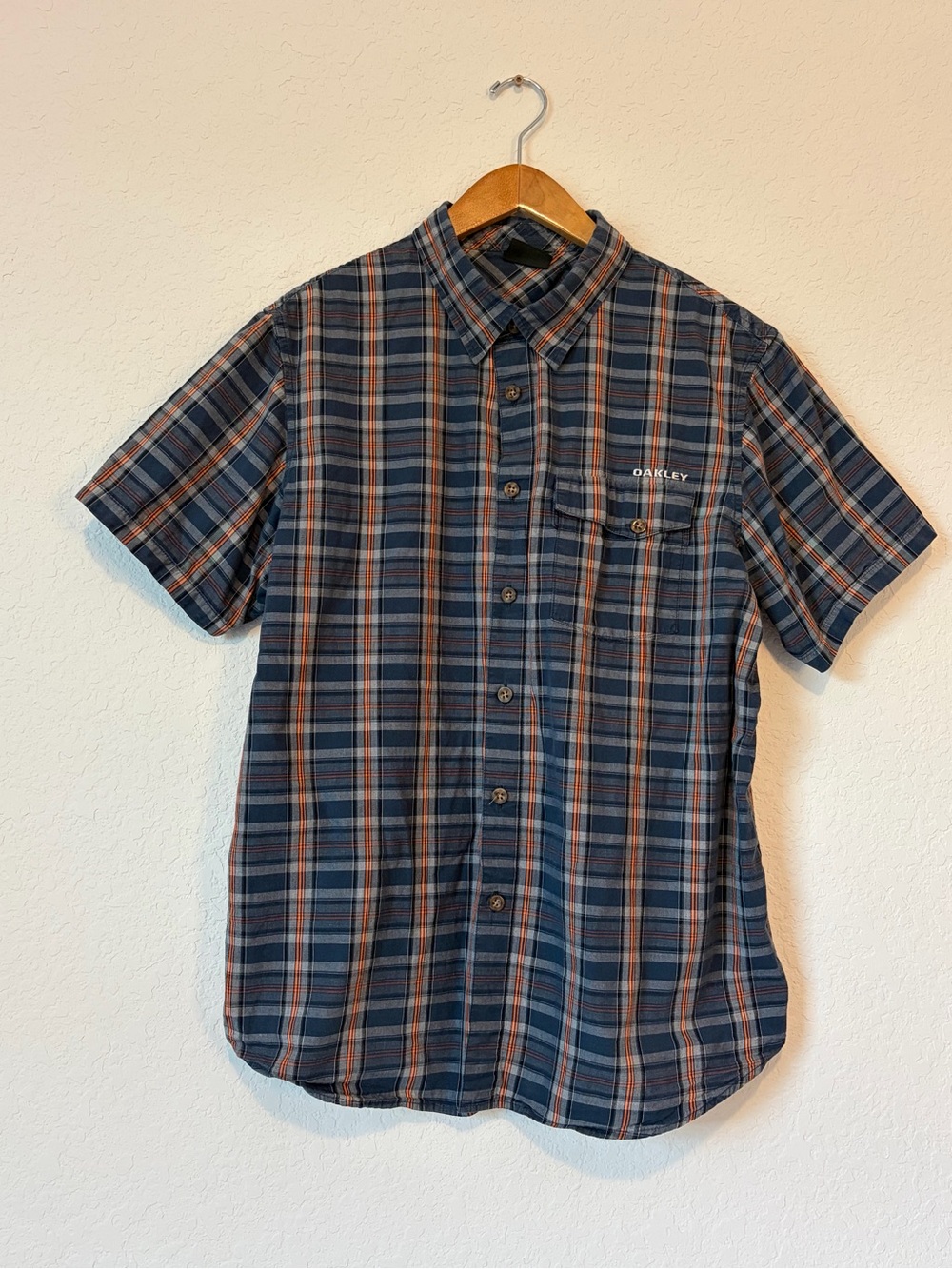 Oakley Large Men’s Navy and Orange Plaid Short-Sleeve Button-Up Shirt
